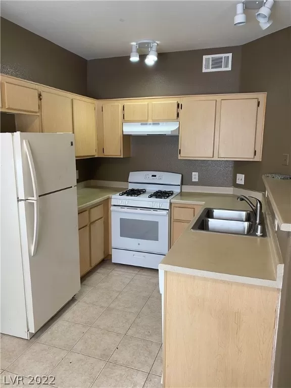 MLS: 2460086 Condo For Sale