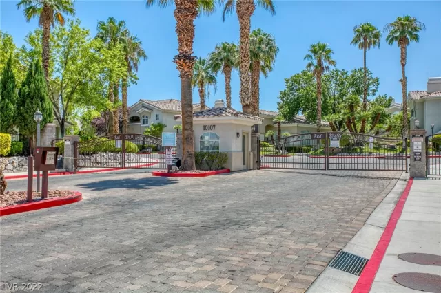 MLS: 2460123 Condo For Sale