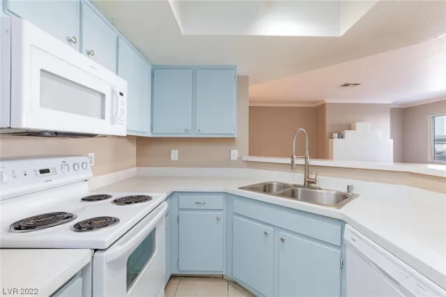 MLS: 2460128 Condo For Sale