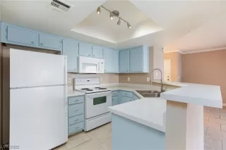 Photo #5: 2460128 Listing 