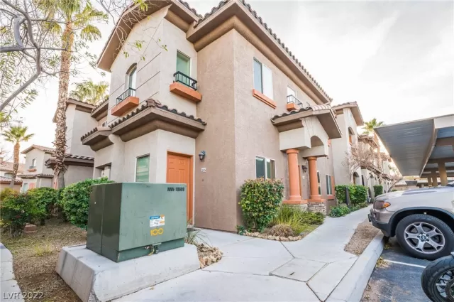 MLS: 2460168 Condo For Sale