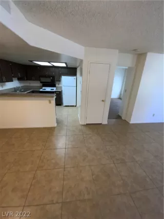 Photo #5: 2460171 Listing 