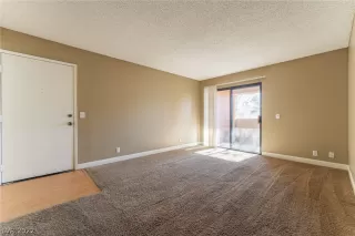 Photo #5: 2460236 Listing