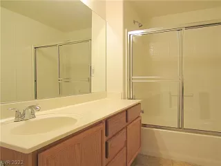 Photo #5: 2460240 Listing 