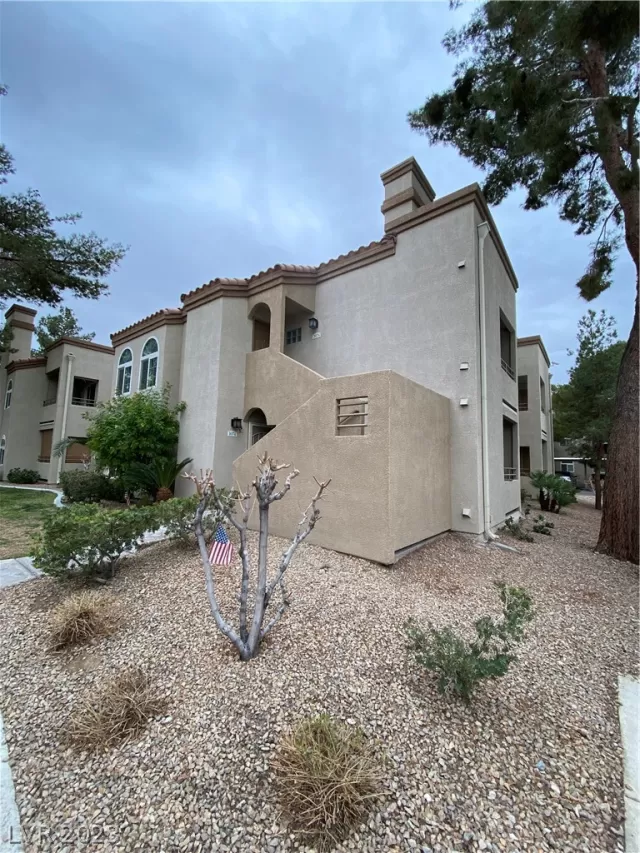 MLS: 2460242 Condo For Sale