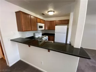 Photo #4: 2460242 Listing