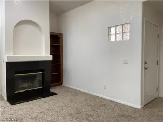 Photo #6: 2460242 Listing