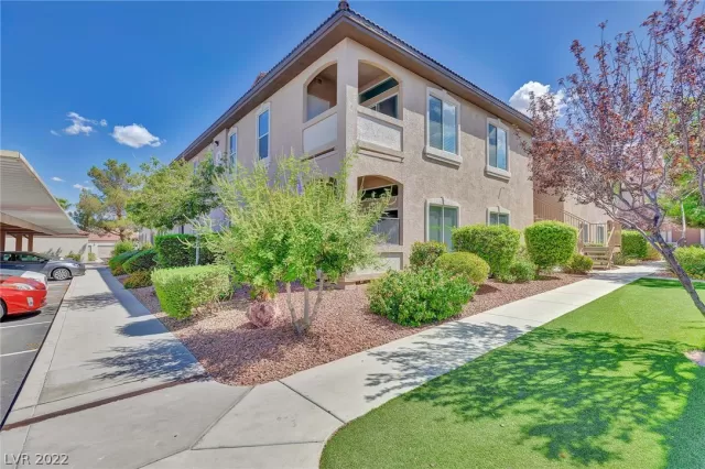 MLS: 2460259 Condo For Sale