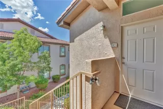 Photo #5: 2460259 Listing