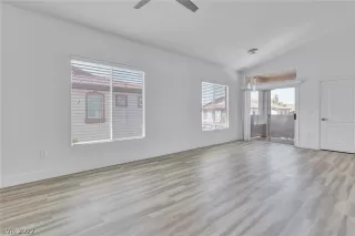 Photo #6: 2460259 Listing