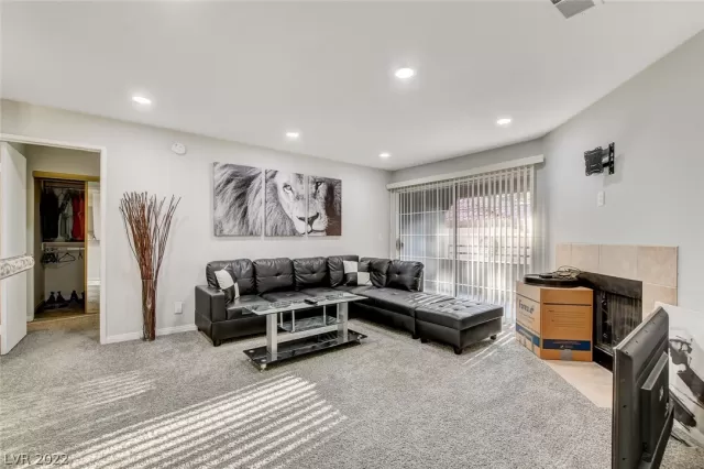 MLS: 2460264 Condo For Sale