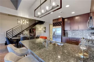 Photo #5: 2460274 Listing