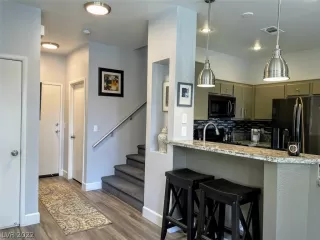 Photo #1: 2460313 Listing 