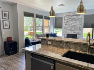 Photo #5: 2460313 Listing 