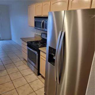 Photo #3: 2460360 Listing 