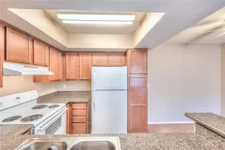 Photo #3: 2460368 Listing 