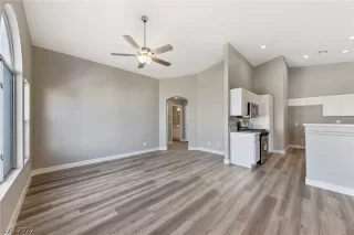 Photo #3: 2460372 Listing