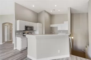 Photo #4: 2460372 Listing