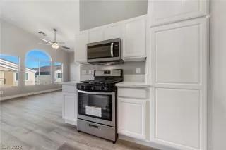 Photo #6: 2460372 Listing