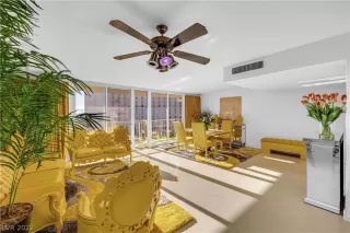 Photo #3: 2460384 Listing 