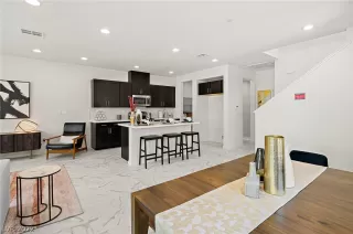 Photo #3: 2460415 Listing