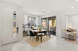 Photo #4: 2460415 Listing