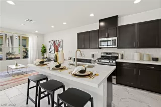 Photo #6: 2460415 Listing