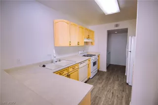 Photo #6: 2460438 Listing 