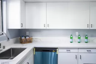 Photo #3: 2460441 Listing 