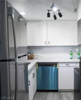 Photo #6: 2460441 Listing 