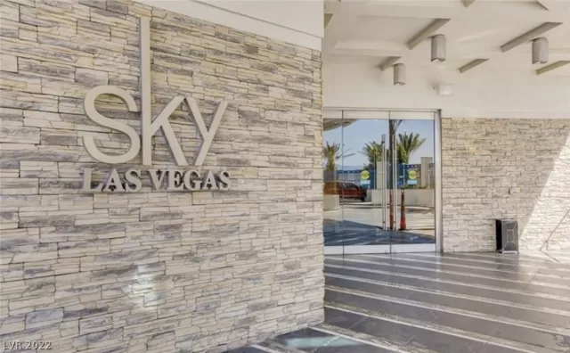 MLS: 2460511 Condo For Sale