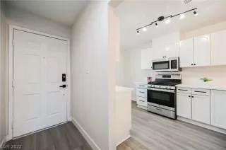 Photo #5: 2460556 Listing