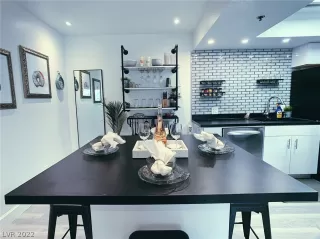 Photo #3: 2460587 Listing 