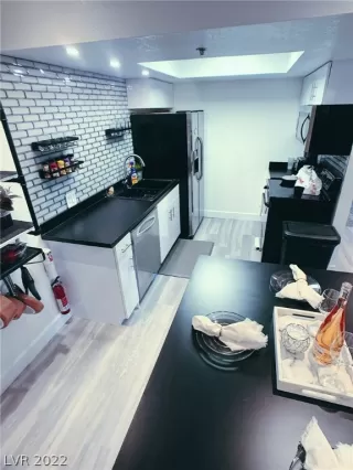 Photo #6: 2460587 Listing 