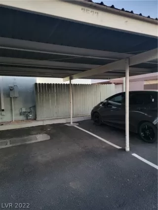 Photo #4: 2460629 Listing