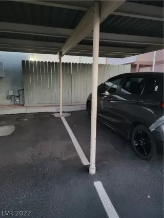 Photo #5: 2460629 Listing