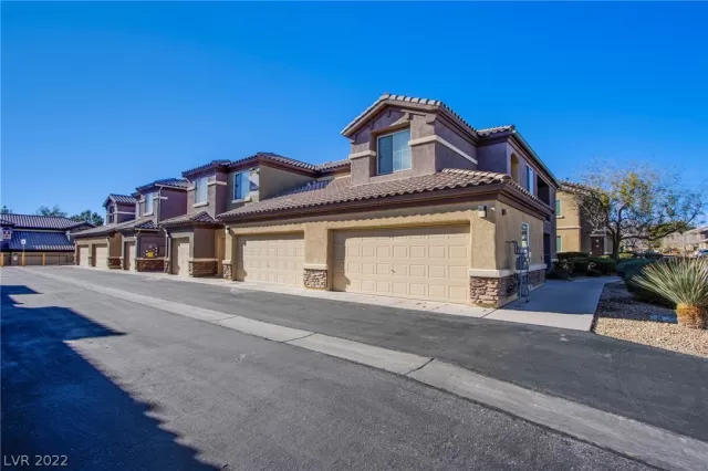 MLS: 2460633 Condo For Sale