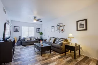 Photo #6: 2460633 Listing