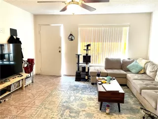 Photo #4: 2460694 Listing