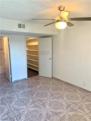 Photo #5: 2460694 Listing