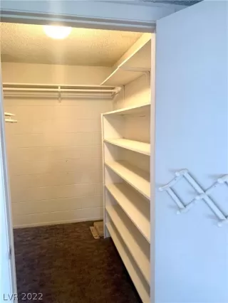 Photo #6: 2460694 Listing