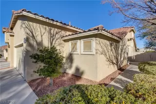 Photo #3: 2460696 Listing