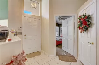 Photo #5: 2460696 Listing