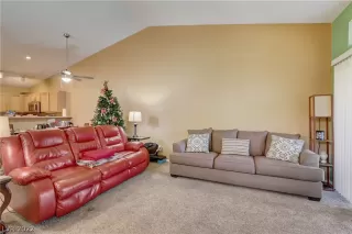 Photo #6: 2460696 Listing