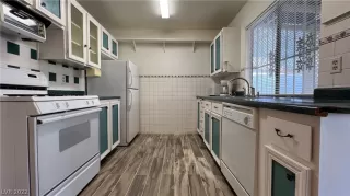 Photo #5: 2460717 Listing 