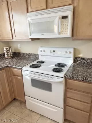 Photo #3: 2460731 Listing