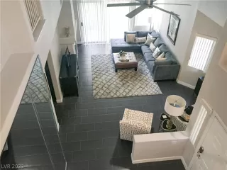 Photo #5: 2460748 Listing 