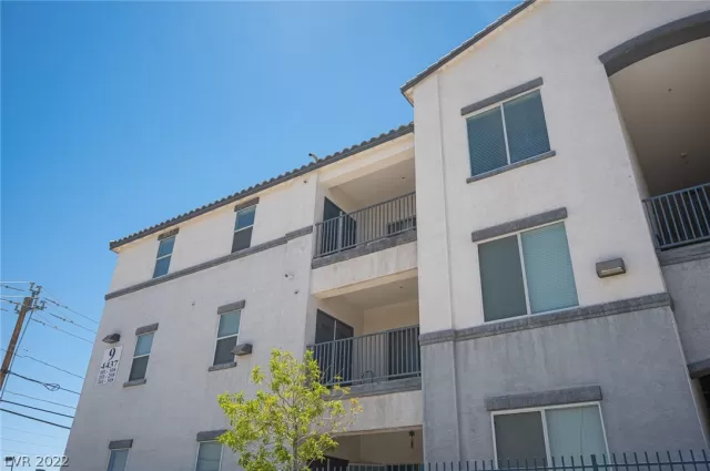 MLS: 2460753 Condo For Sale