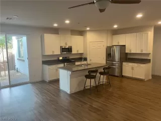 Photo #2: 2460760 Listing 