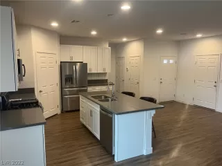 Photo #3: 2460760 Listing 